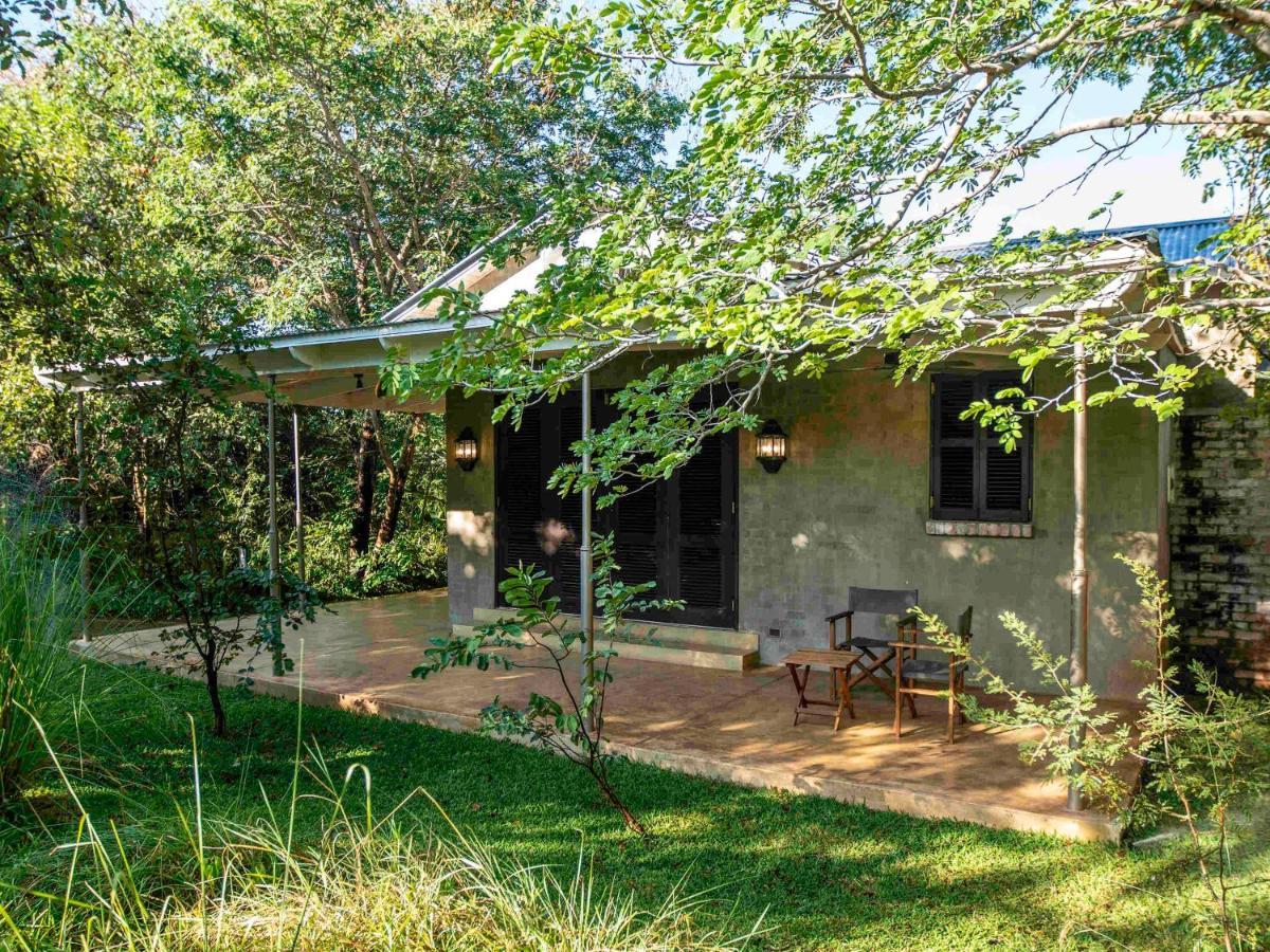 Mbano Manor Hotel Victoria Falls Exterior photo